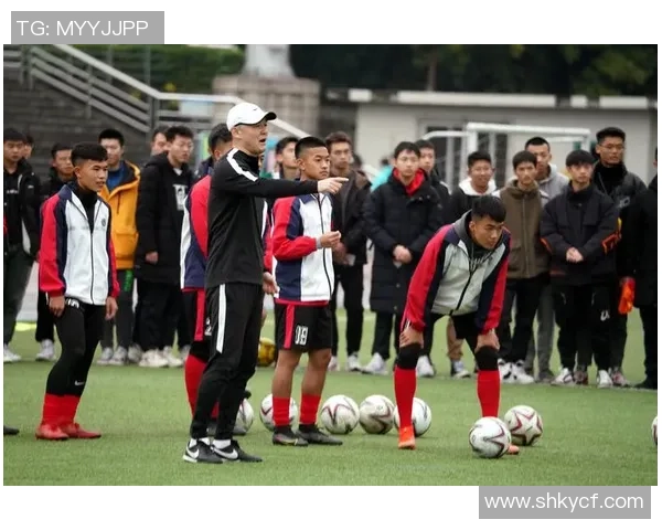 重庆足球队荣登全国足球技术排行榜第九名展现强劲实力与潜力